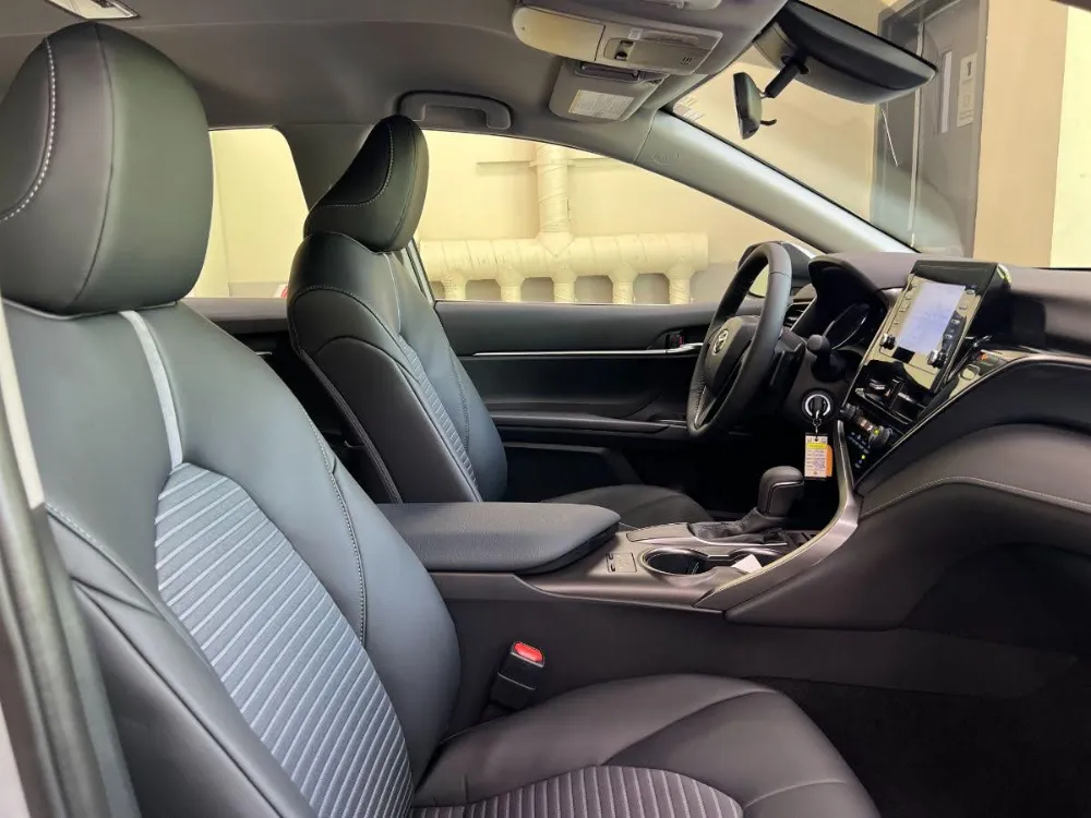 2022 Toyota Camry SE FWD Celestial Silver 14